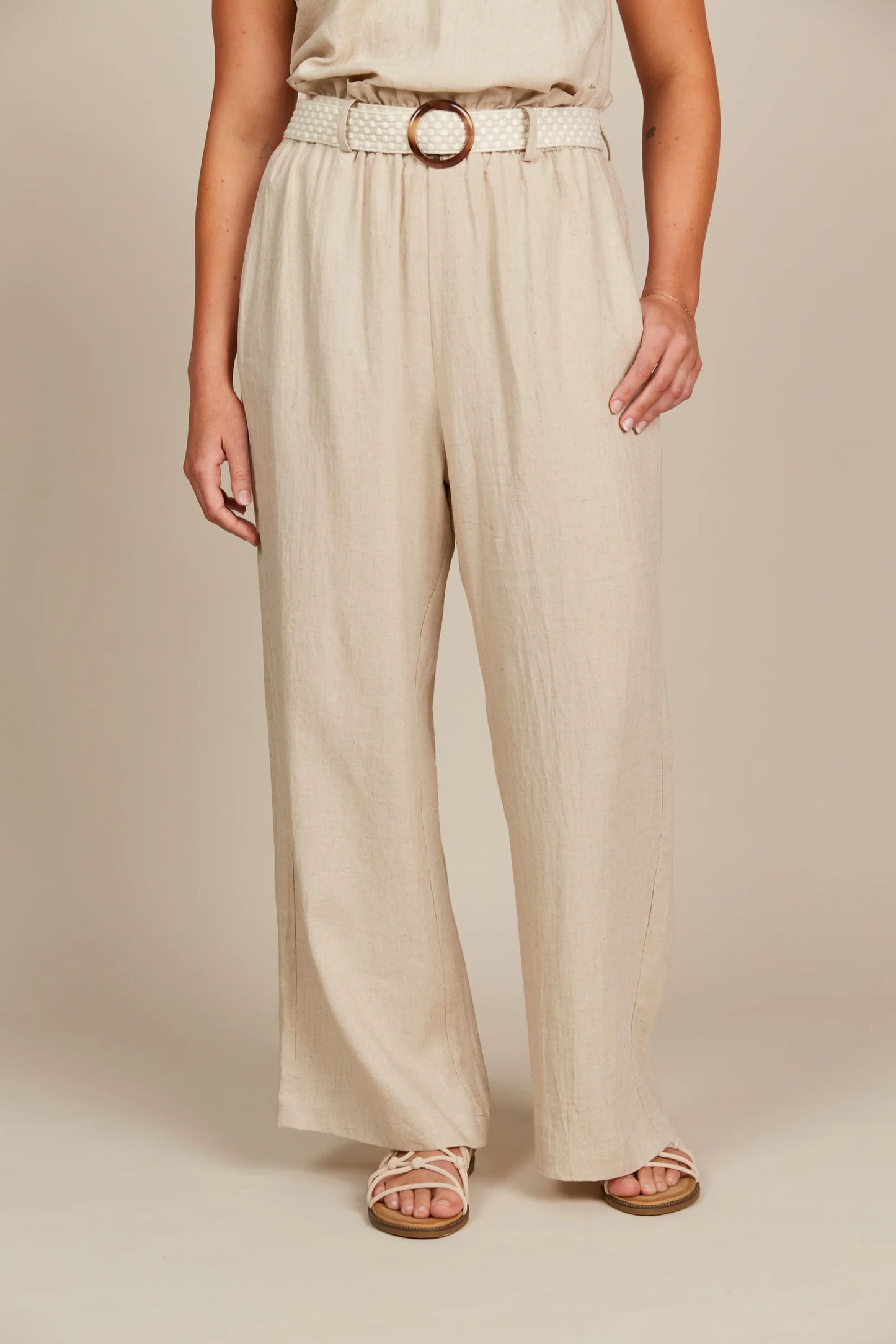 Amelie Pant - Canvas