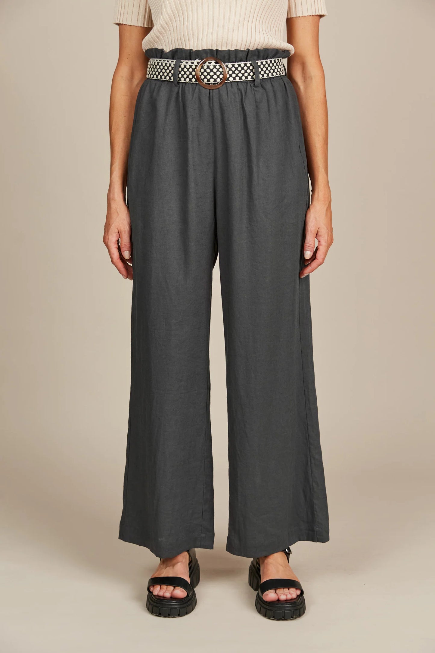 Amelie Pant - Graphite