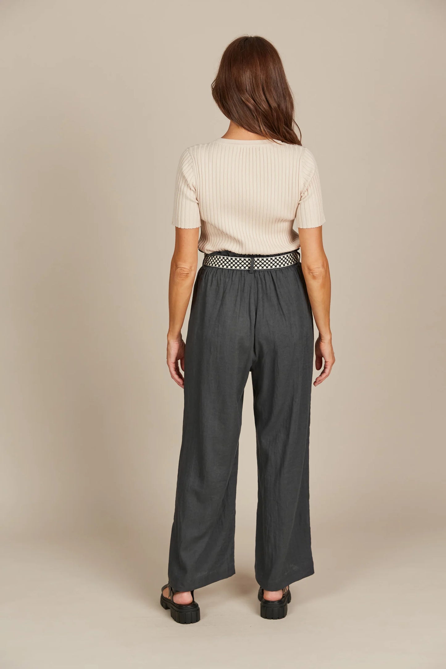 Amelie Pant - Graphite